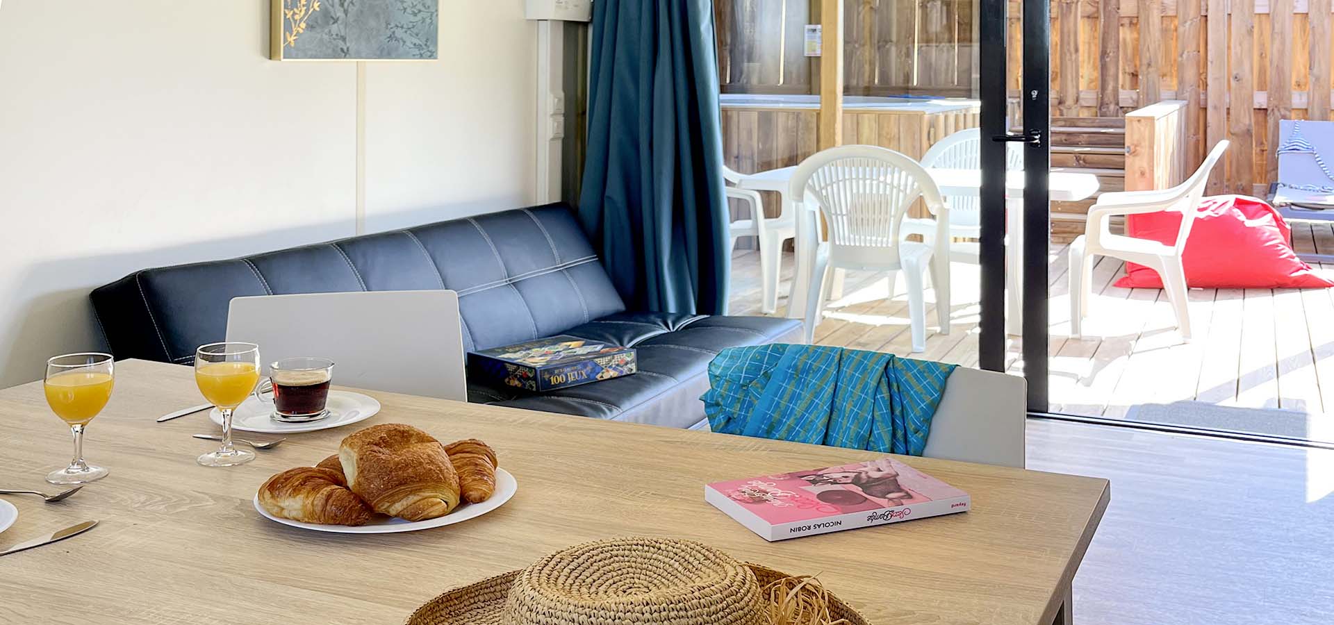 Camping Porto Vecchio bungalow corte vue terrasse table